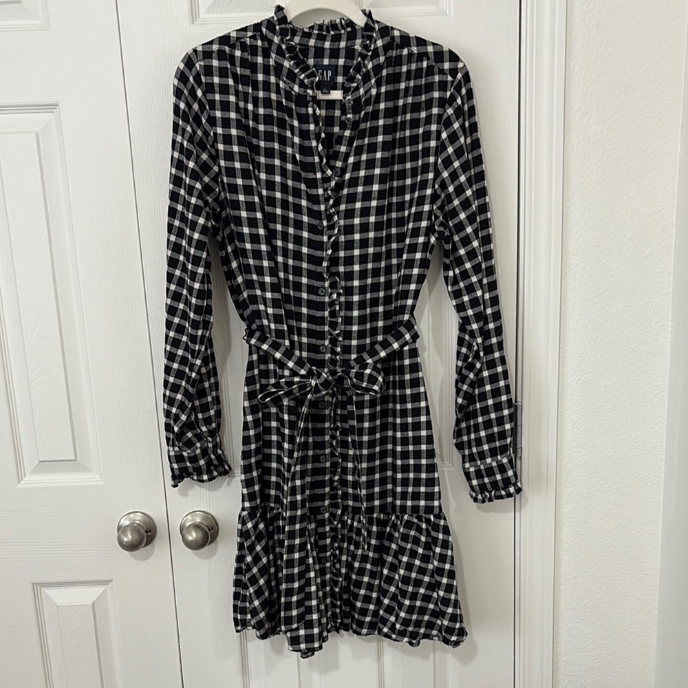 GAP Black and White Ruffled Long Sleeve Flannel Dress